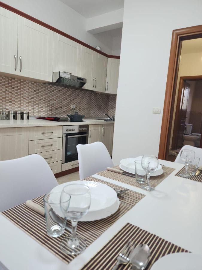 Center Apartment *